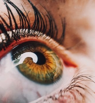 Andrew Bastawrous: Tu próximo 1 examen ocular en un teléfono inteligente 1 eye exam, examen ocular. human eye close-up photography